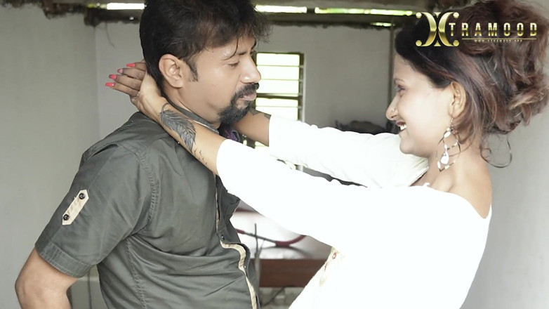 Xtramood: Desi couple singing with guiter in roof (outdoor)