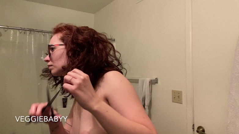 Veggiebabyy: Cutting off 6 Inches of Hair Nude