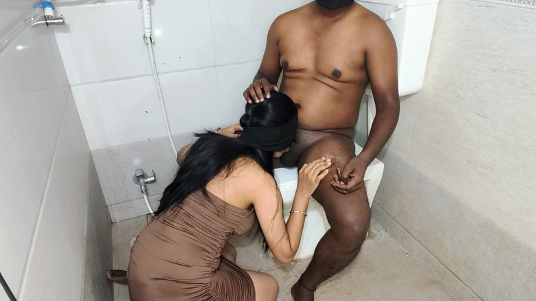 Allxcreator007: Fata și băiatul indian face sex în baie