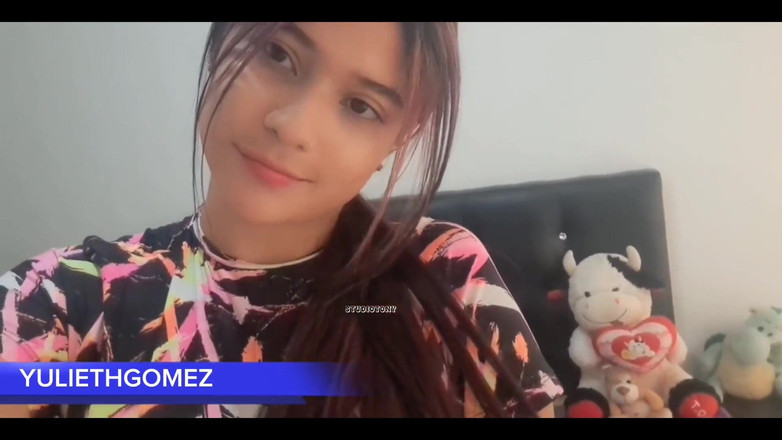 Yulieth Gomez: 대학 졸업 후 미시 거유 교사 따먹기