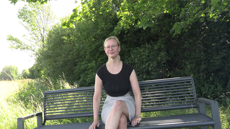 Blondehexe: Mädel Pisst Outdoor