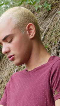 Smooth Twink har sin stora röv gungad på en båt
