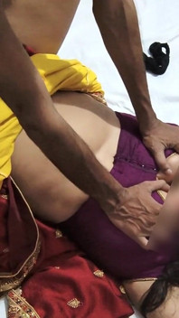 Desi indiana bella bhabhi caldo sesso romantico e sborrata sulla sua pancia
