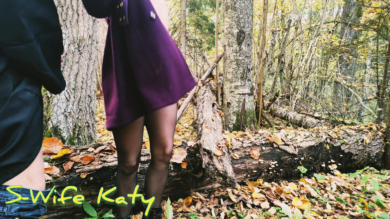 S-Wife Katy: En el bosque místico en Halloween, un fantasma me folló...
