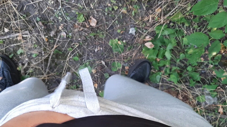 Lesbian-illusion: Tiga teman wanita dalam pakaian renang, seluar pendek dan seluar...