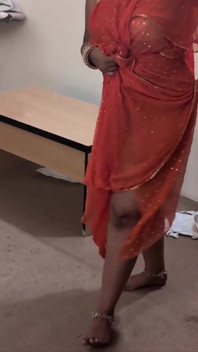 Curvy Brown Ass Bhabhi in Saree