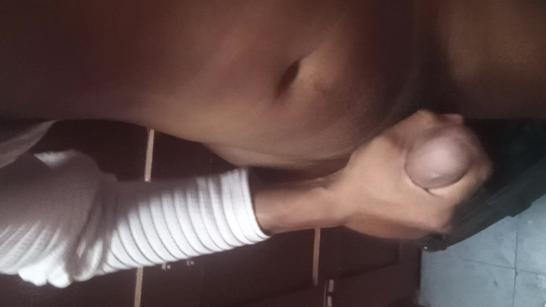 Devilxboy5477: Cowok berondong lagi mastrabition coock di ruang ganti sendirian sambil...