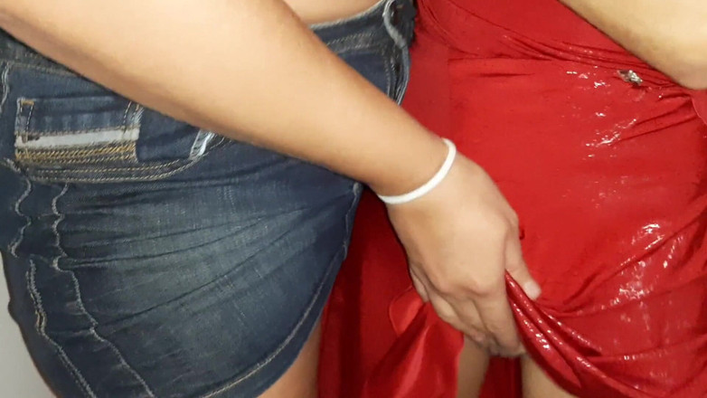 Lesbian-candys: Những vị khách đã ở trong phòng và chúng tôi đụ bên ngoài...