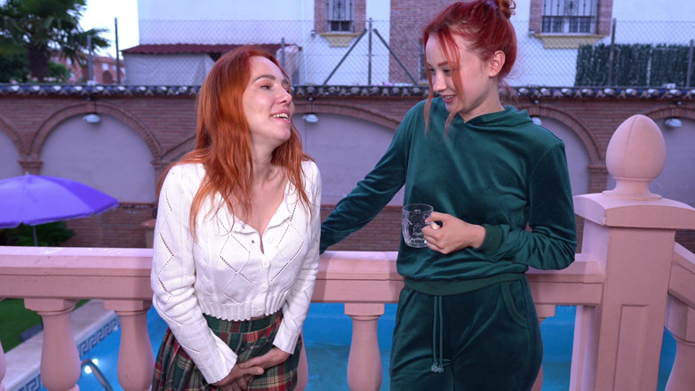 Sheryl X Sinclair: Pee Desperation: Make My Girlfriend to Wait to Pee All...