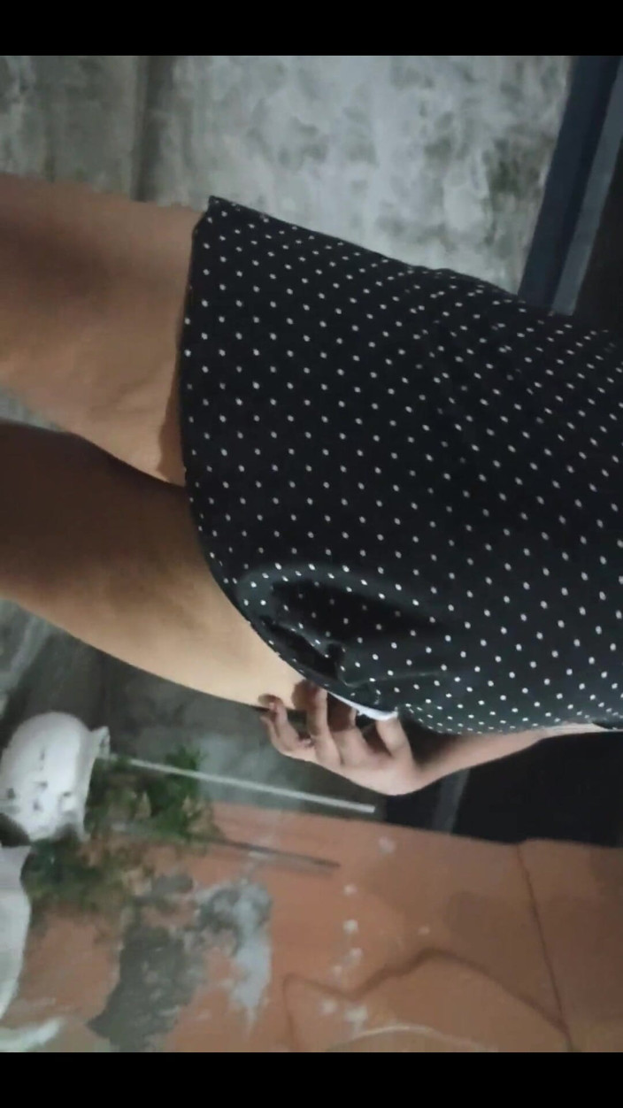 Karmicoxv: În curte. Poate că m-a văzut vecinul?