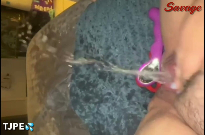 XXXTASY: Pizdă dopată - ejaculare incontrolabilă a unei mame sexy