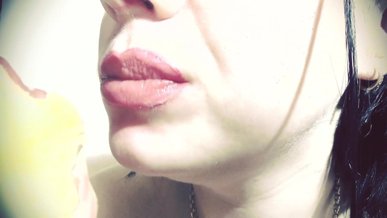 Goddess Misha Goldy: Sexy Pink Lips &amp; Juisy Apple
