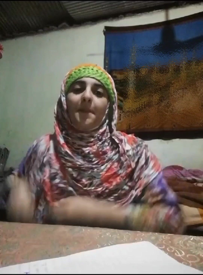 MehwishAly: 팬을 위해 젖탱이를 보여주는 내 Czn