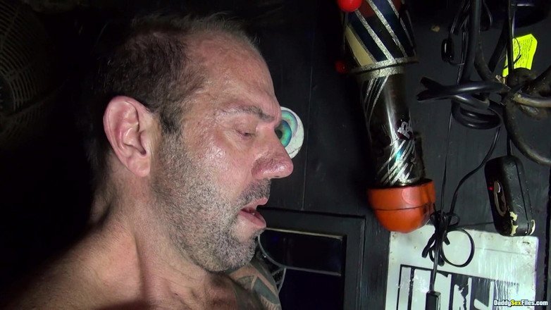 Daddy Sex Files: Повний сервіс, плювання &amp; shine