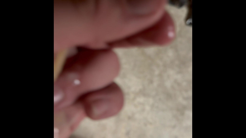 Ray moor: Quay tay trong bao cao su