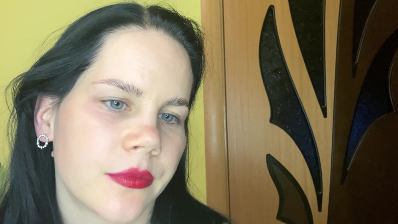 Anna Sky: Giant woman in slow mo and 4K