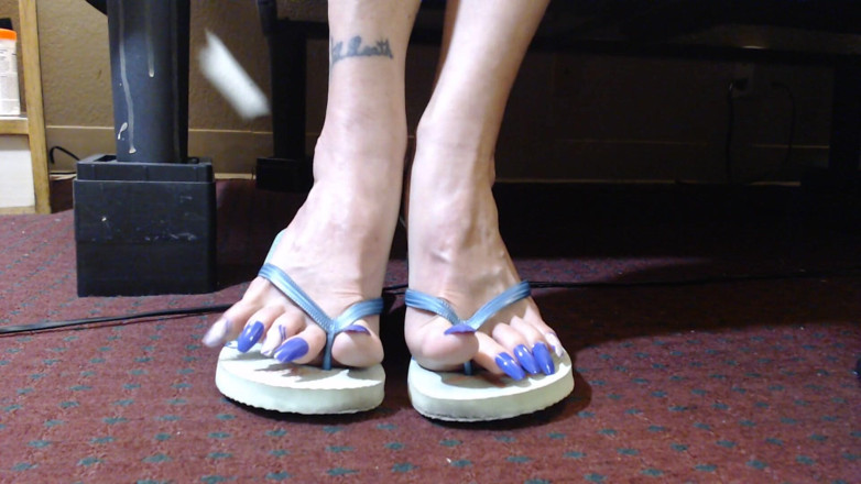 Abby Anna: Extra långa tånaglar i flipflops