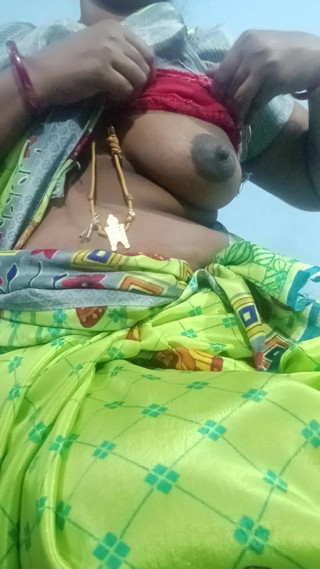 Saranya: Boobs Out From Blouse