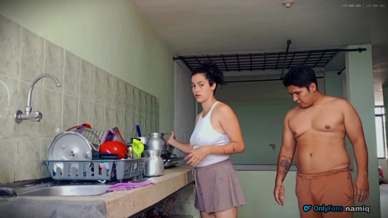 NamiQsein: La stronza viene inchiodata in cucina