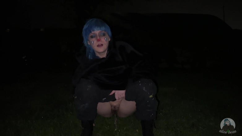 Alice Bean: Hề đi tiểu