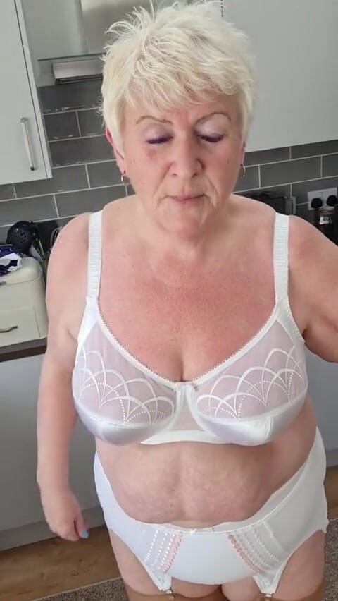 Uk Joolz: Climbing that kitchen worktop again