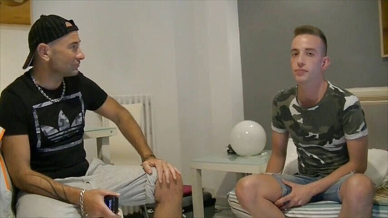 Gaybareback: Adorável gêmea fodida em pêlo e gozada interna por Abraão