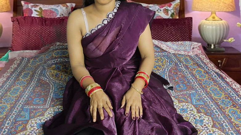 desi bhabhi videos: हॉट भारतीय देसी भाभी की पति के बॉस द्वारा साड़ी चुदाई