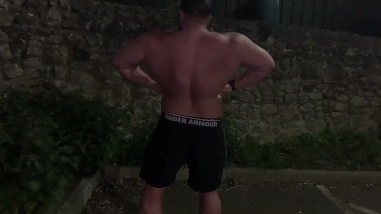 Jack stacked: 체육관이 주차장에서 구부러진 후