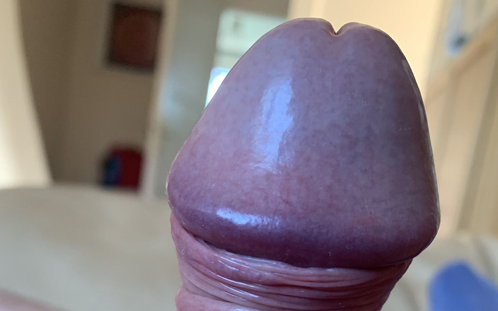 Pellefnatt: Лежачи на дивані і дрочу, я мрію про мокру пизду та дупу