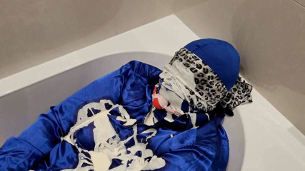 Slutty Ms B: 새틴 스플래싱