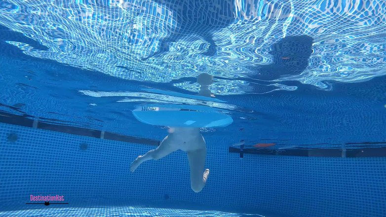 Destination Kat: Bajo el agua