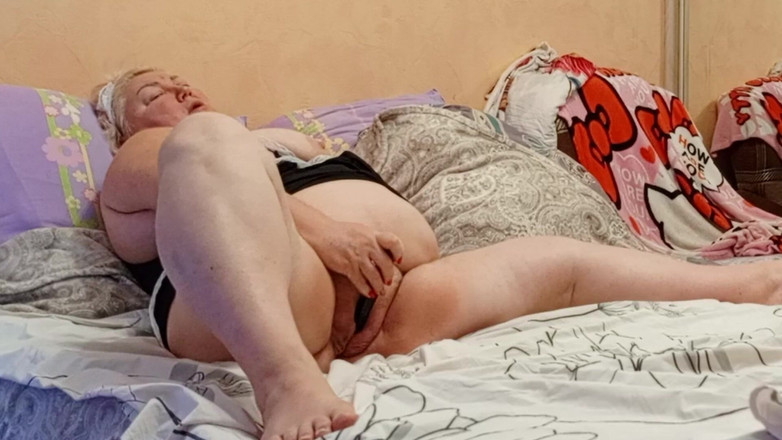 Zona901: Suocera con grandi tette si sditalina la figa episodio 3