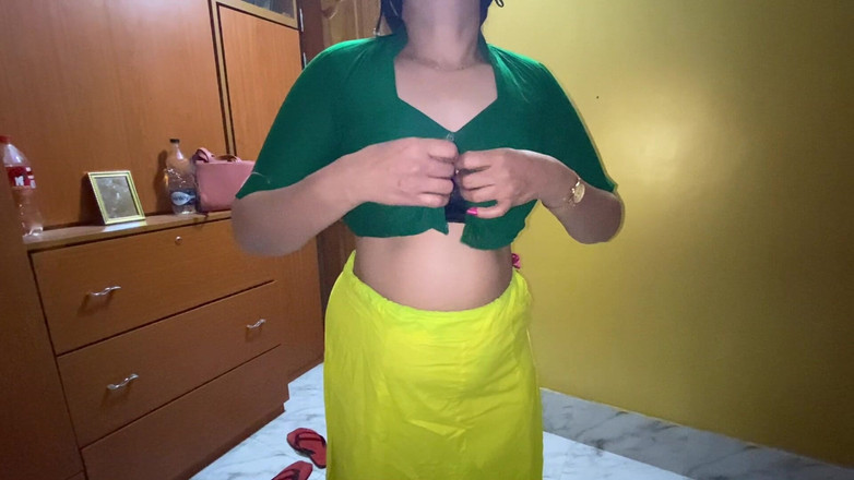 Tasnim Zara: Bengalli bir kadın alışverişe hazırlanıyor