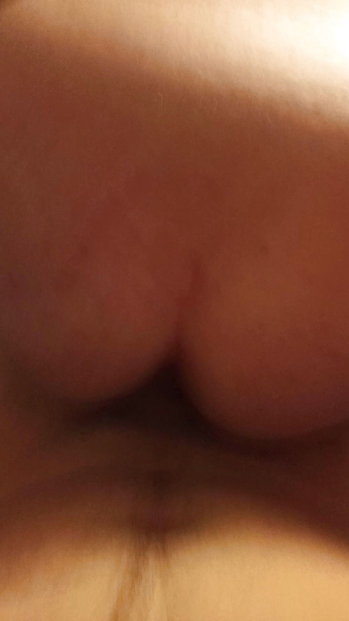 Kinkyfuncpl: Baumwoll-candy sitzt auf dickem schwanz