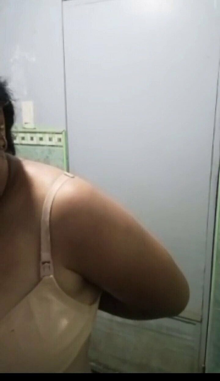 Carol Rayos De Guzman: Merekam pacarku lagi mandi