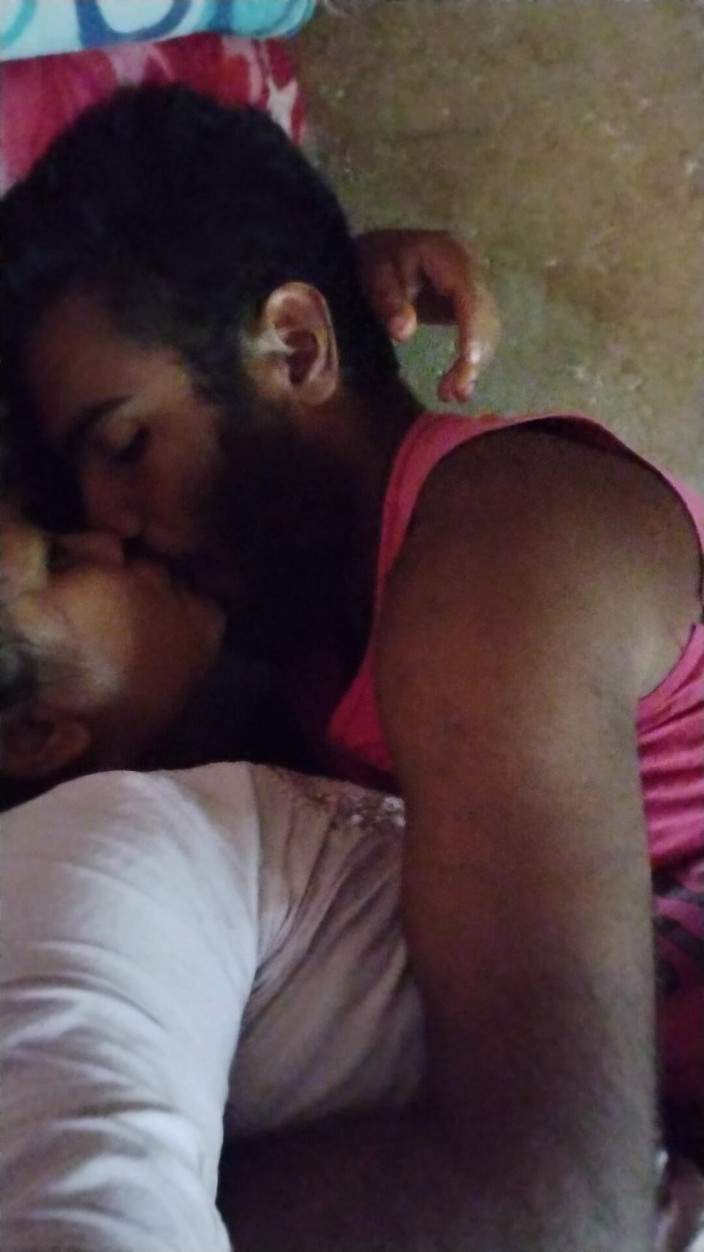 Mg3947731: Riesige möpse, indische MILF strippt sari Choli und fickt mit...