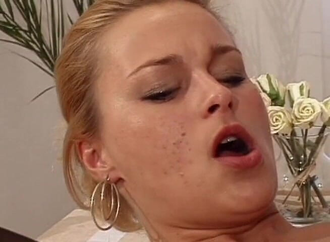 Analiscius: Blonde bitch wearing stockings and gets anal fucked