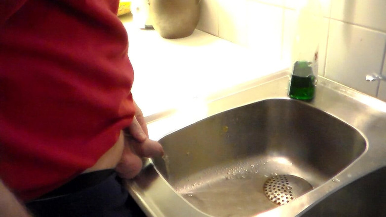 Sex hub male: John Está Meando En El Fregadero De La Cocina