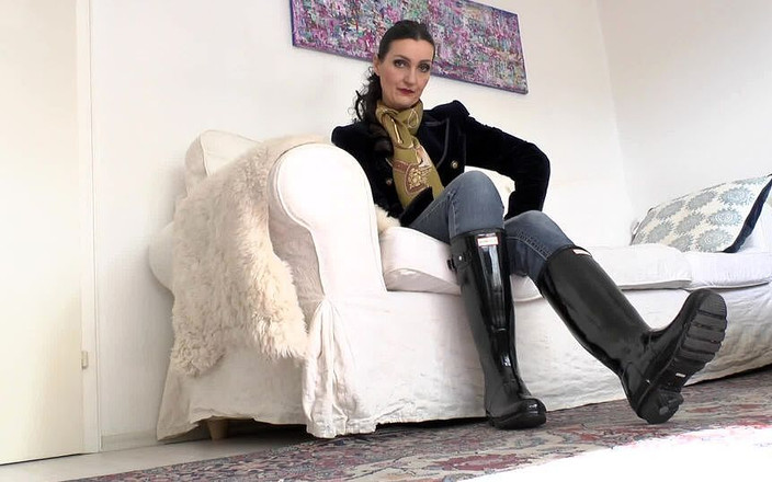 Lady Victoria Valente: Спеціальна гра в чоботях, інструкція з дрочки та інструкція з ковтання ковтання