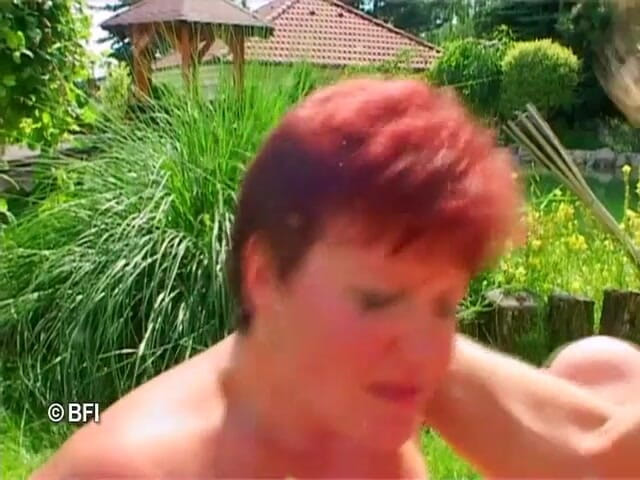 Mature Babes: I fuck mature in the garden