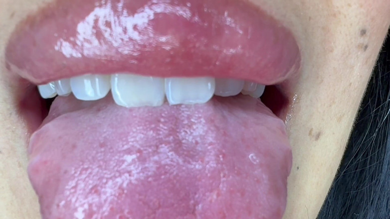 Asmr_mouth: Punto di vista piccolo: la gigantessa ti vuole in bocca