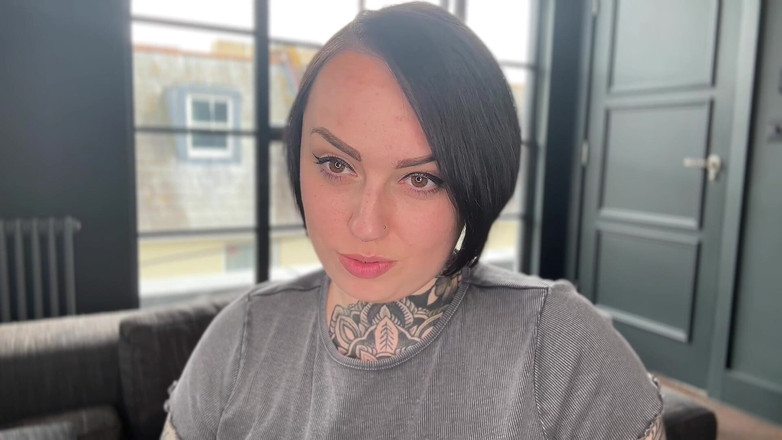 Miss Valentina: Terobsesi untuk nyepong kontol