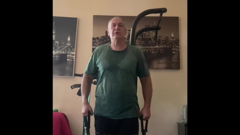 Alex Art: Hombre fuerte se masturba después de entrenar