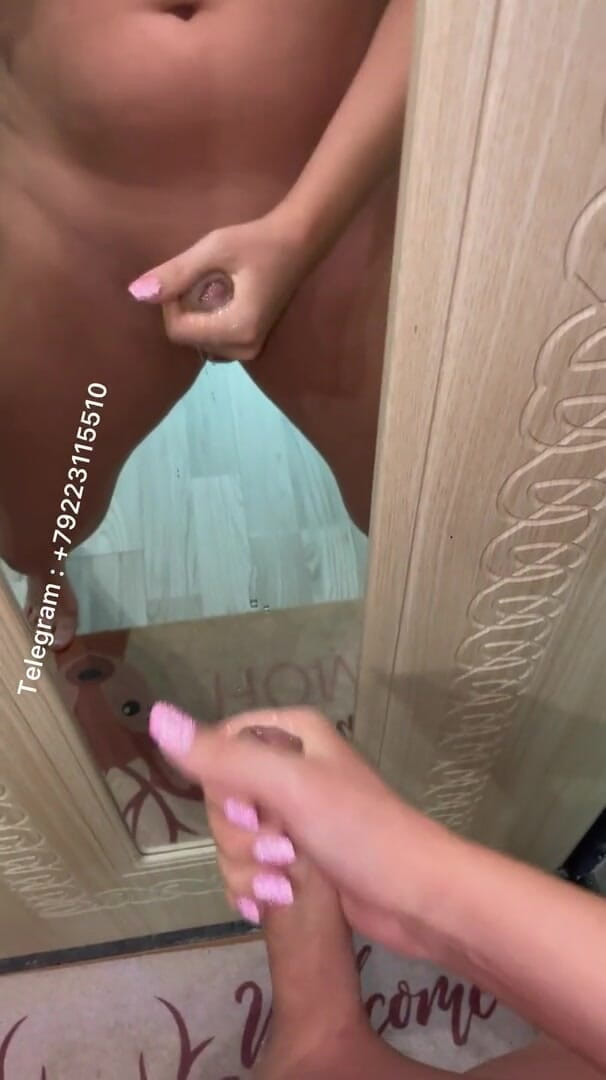 Rublevskaya: Transexual rusa masturbándose una polla enorme