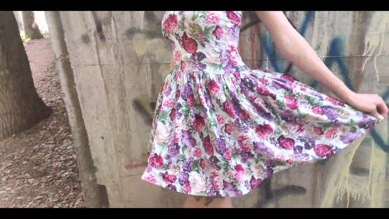 AnGelya G: Veřejné kouření v parku, stříkání na kozy - POV