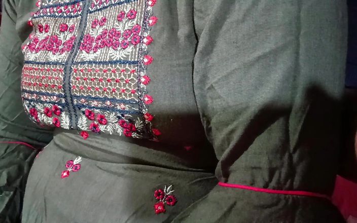Pakhi0705: Замужняя падчерица моего бывшего любовника арендодателя тайно пришла в полночь - чтобы знать, как я