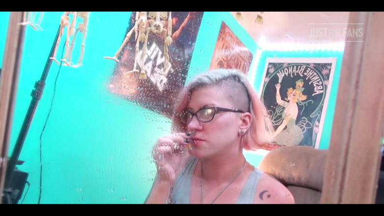 FondaDix: Mirror Sneezing