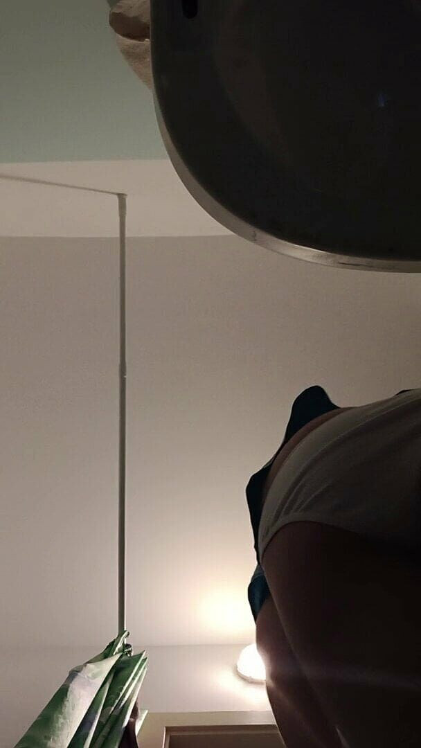 BW_Dolphin: Co je pod mými šaty? Chlupatá kundička! Ještě jedno video z...