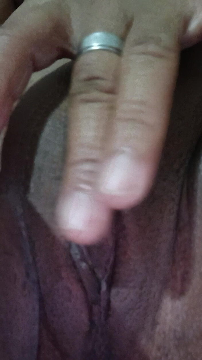 Jacke24: Jungfrau masturbiert