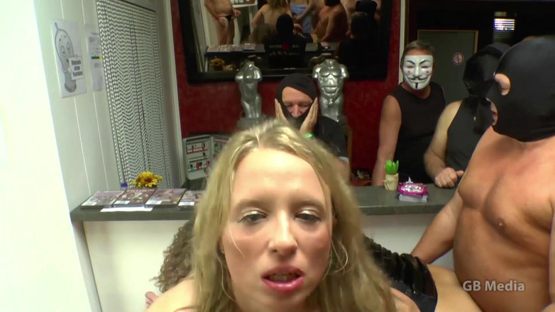 GangBang-Dream: Ela și Julia Schimb de spermă sex în grup